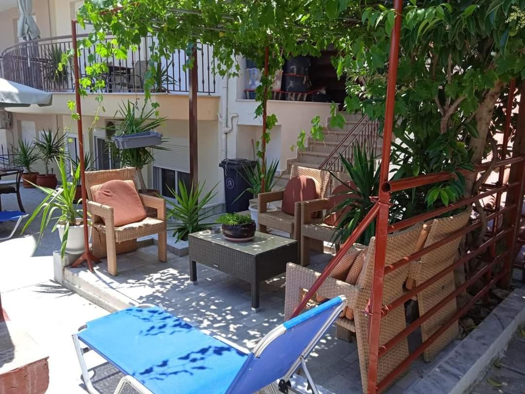 ניאה מיכאניונה Blue Moon Accommodation מראה חיצוני תמונה